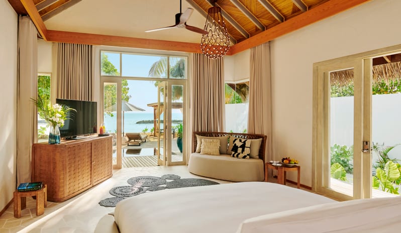 Fairmont Maldives Sirru Fen Fushi-BEACH SUNRISE VILLA BEDROOM_15634